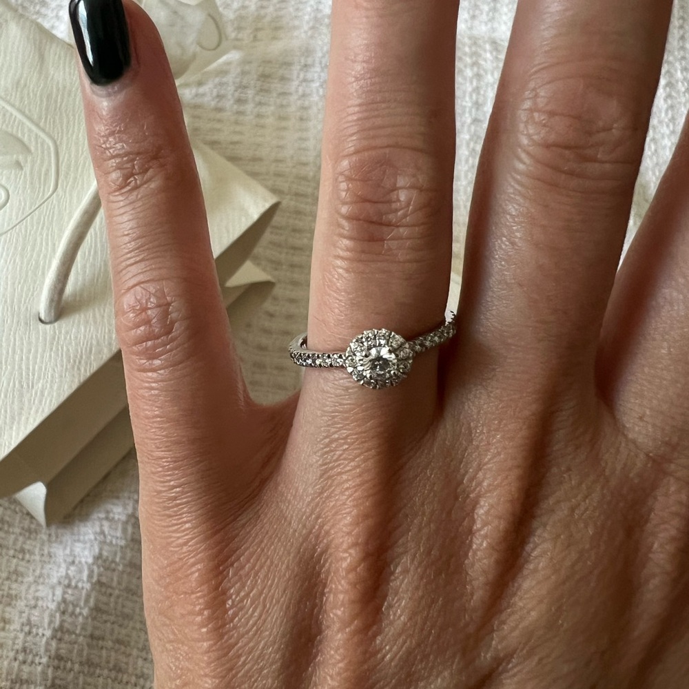 Swarvoski Eternity halo solitaire ring Lab-grown diamonds 0.45 ct tw